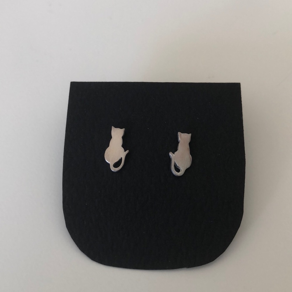 Cat stud earrings